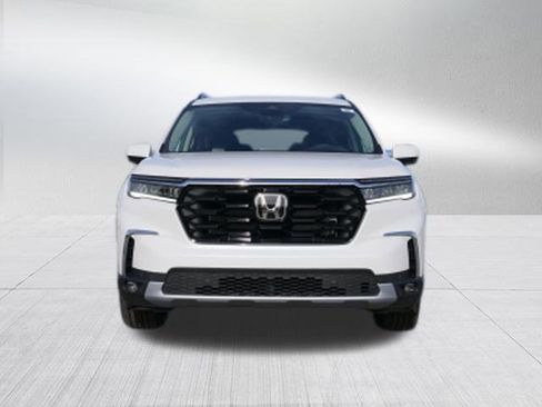 New 2025 Honda Pilot Touring image 8