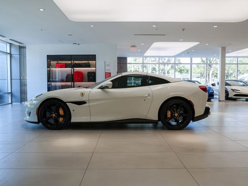 Used 2020 Ferrari Portofino image 41