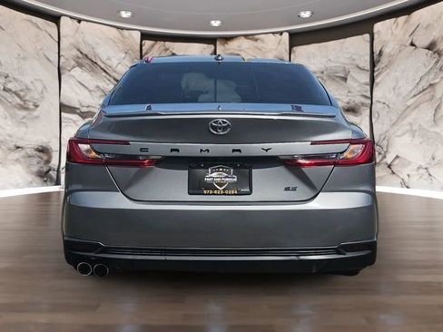 Used 2025 Toyota Camry SE w/ Convenience Package image 8