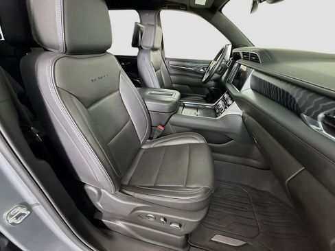 Used 2024 GMC Yukon XL Denali AWD/4WD image 31