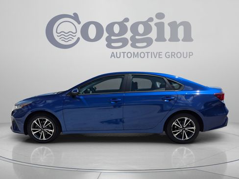 Used 2022 Kia Forte LXS w/ LXS Technology Package FWD image 3