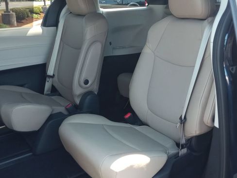 Used 2021 Toyota Sienna XLE AWD/4WD image 17
