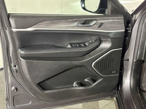 Used 2022 Jeep Grand Cherokee L Limited w/ Luxury Tech Group II AWD/4WD image 10