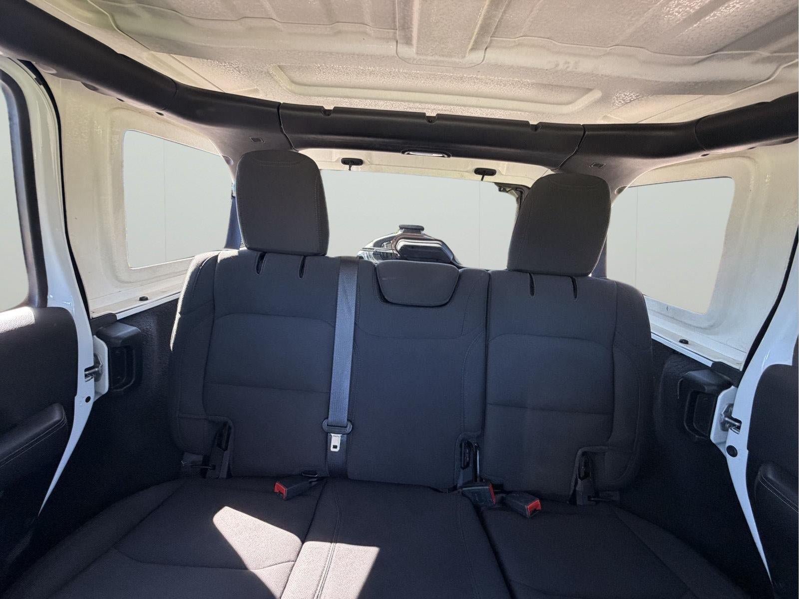 Used 2021 Jeep Wrangler Unlimited Sahara AWD/4WD image 28