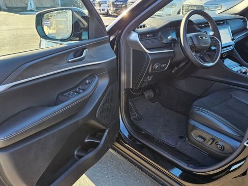 New 2026 Jeep Grand Cherokee Altitude image 18