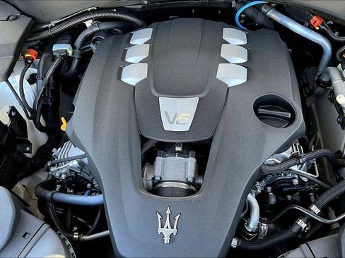 Used 2022 Maserati Levante GT AWD/4WD image 32