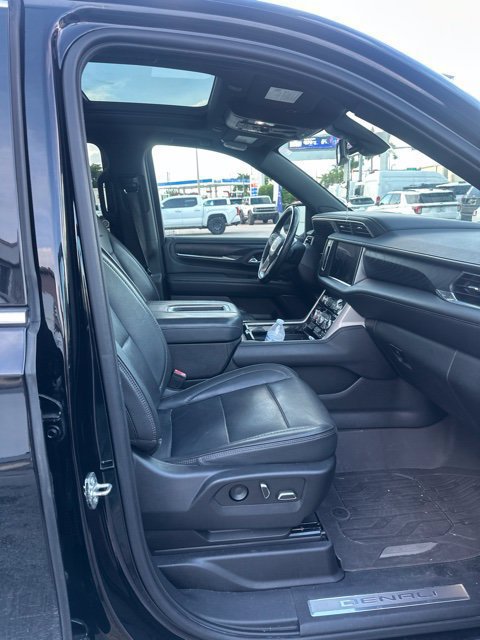 Used 2022 GMC Yukon XL Denali RWD image 7