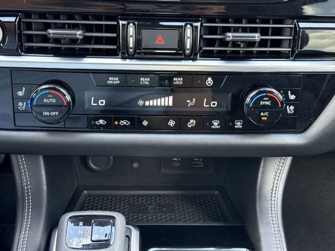 Used 2023 Nissan Pathfinder Platinum w/ Lighting Package (N93) image 32