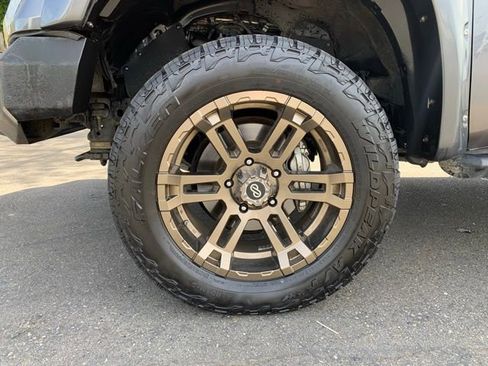 Used 2019 Toyota Tundra SR5 AWD/4WD image 10