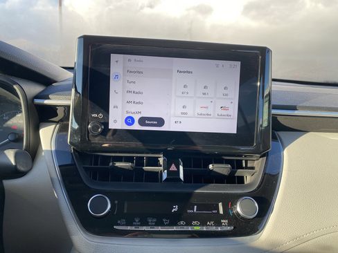 Used 2023 Toyota Corolla Cross L image 16