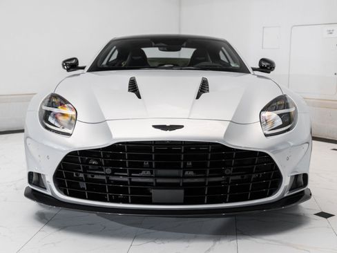 Used 2025 Aston Martin Vanquish image 7