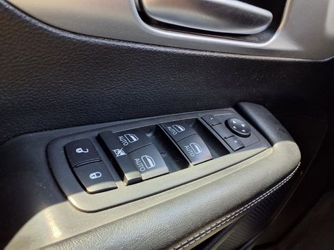 Used 2020 Chrysler Pacifica Touring-L Plus w/ S Appearance Package FWD image 19