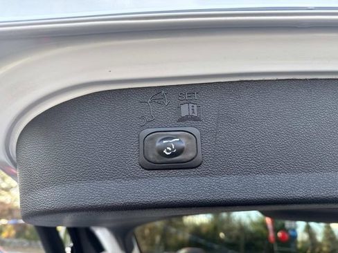 Used 2019 Ford Escape SEL image 10