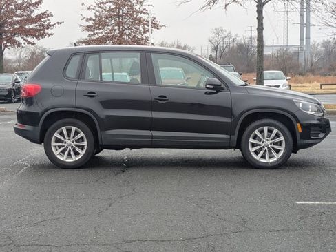 Used 2017 Volkswagen Tiguan Limited w/ Alloy Wheels Package image 4