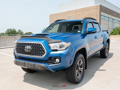 Used 2018 Toyota Tacoma TRD Sport AWD/4WD image 3