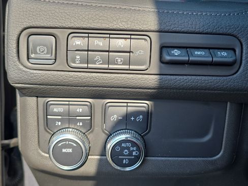 Used 2022 GMC Yukon XL Denali AWD/4WD image 27