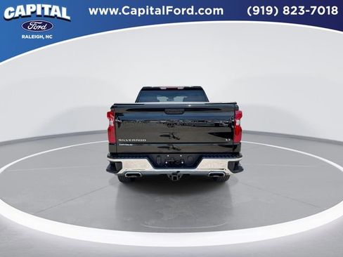 Used 2022 Chevrolet Silverado 1500 LT w/ Z71 Off-Road Package image 7