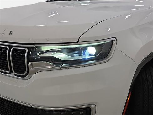 Used 2022 Jeep Wagoneer Series III w/ Premium Group I image 31