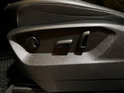 Used 2024 Volkswagen Atlas SE image 17