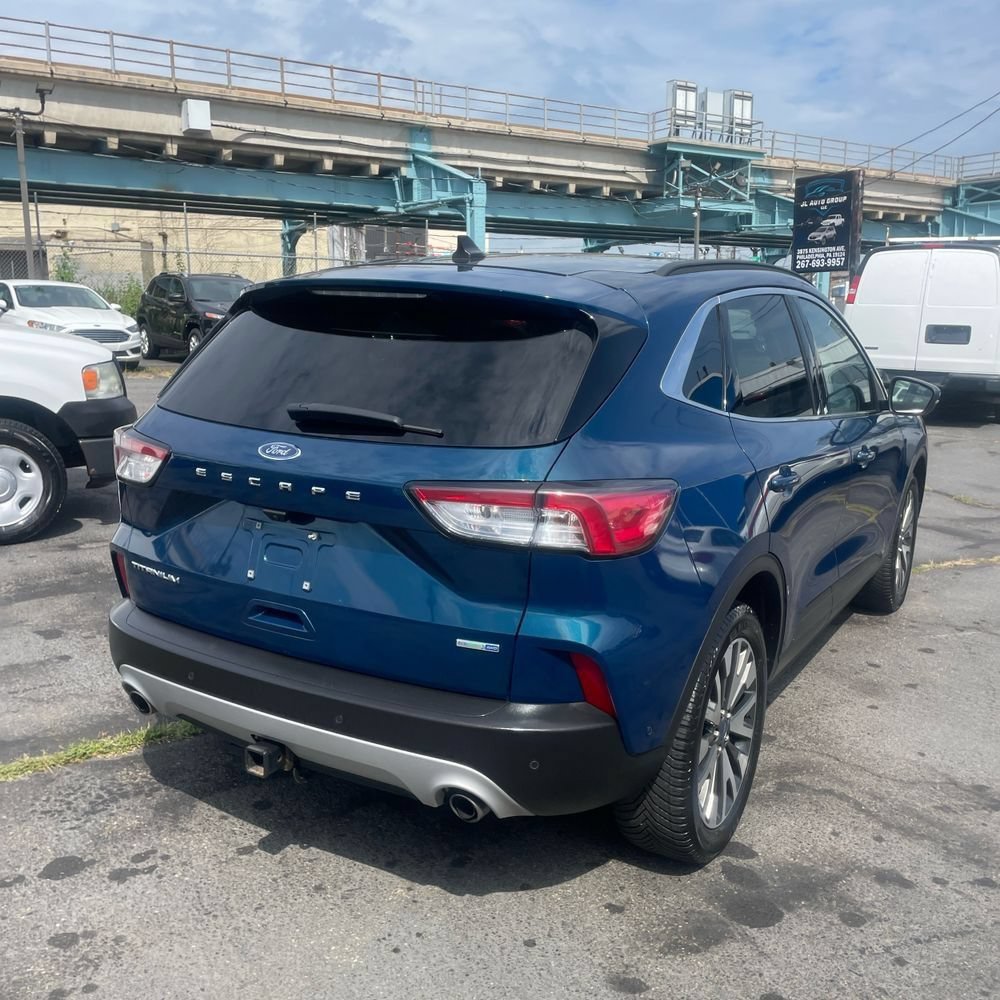 Used 2020 Ford Escape Titanium w/ Titanium Premium Package 2.0 AWD/4WD image 3