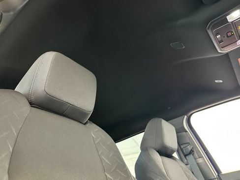 Used 2025 Toyota Tacoma SR5 AWD/4WD image 18