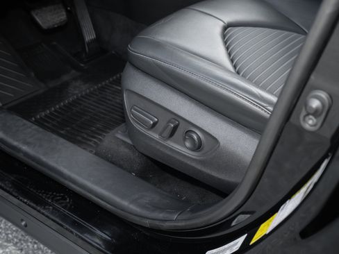 Used 2021 Toyota Highlander XSE image 20