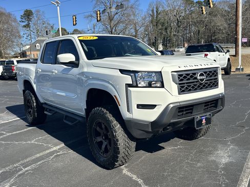 Used 2022 Nissan Frontier SV w/ Technology Package image 2