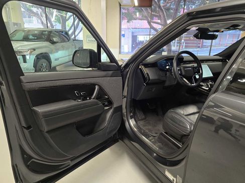 Used 2023 Land Rover Range Rover Sport SE image 21