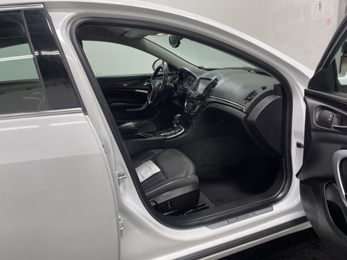 Used 2017 Buick Regal Sport Touring image 25