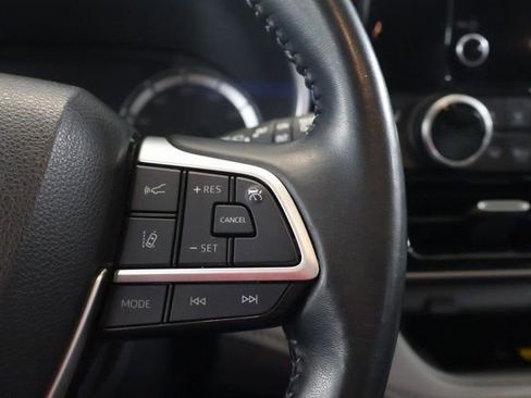 Used 2023 Toyota Highlander XLE AWD/4WD image 20