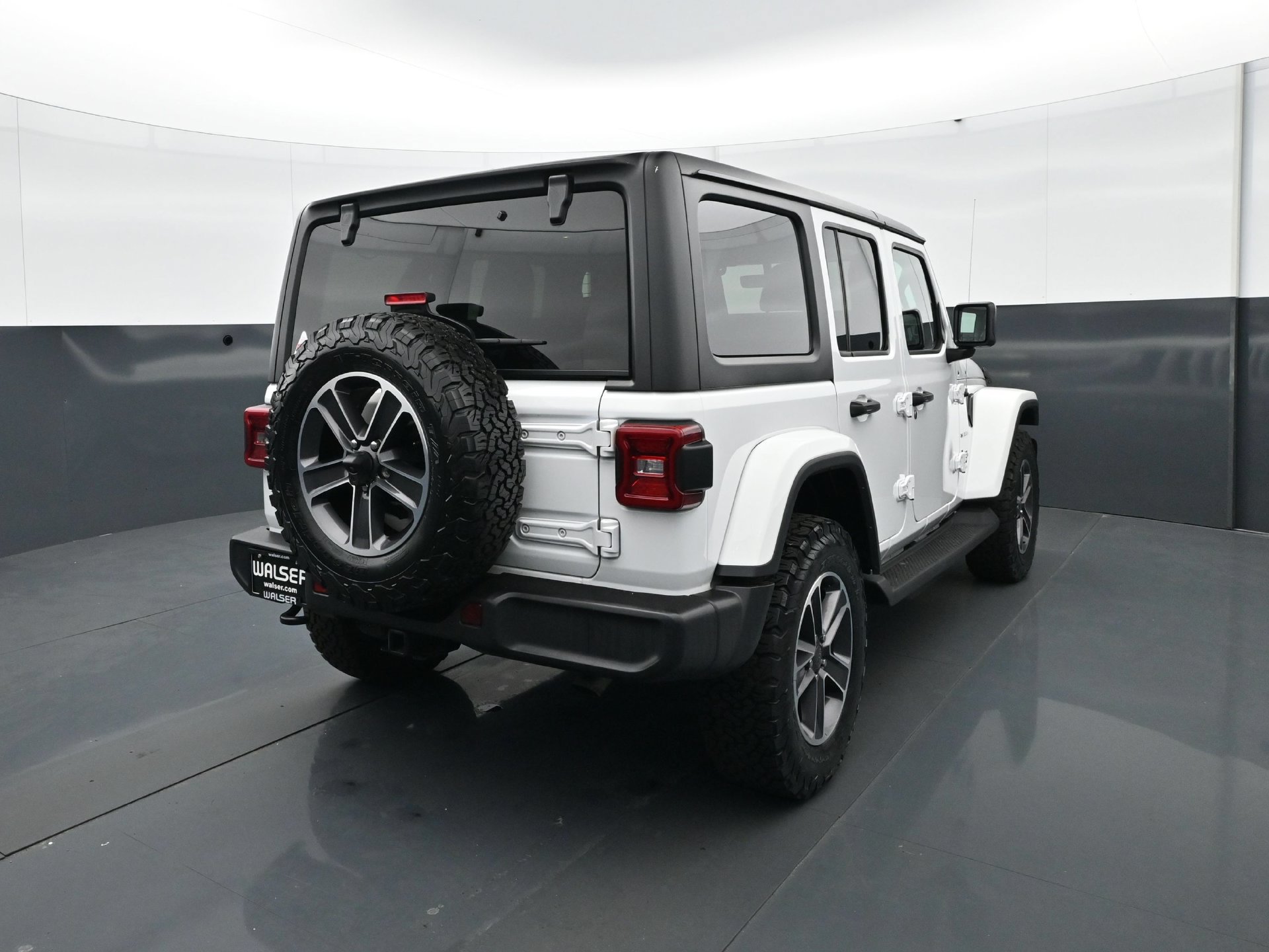 Used 2023 Jeep Wrangler Unlimited Sahara w/ LED Lighting Group AWD/4WD image 5