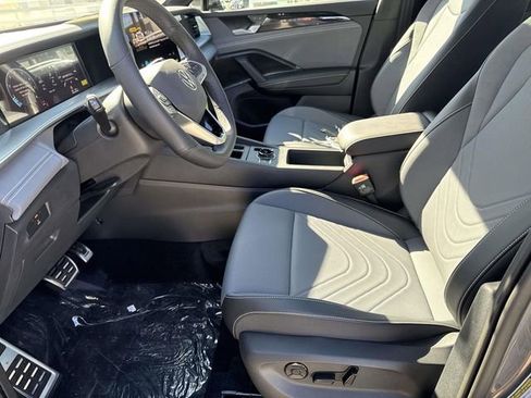 New 2026 Volkswagen Tiguan SE R-Line image 14