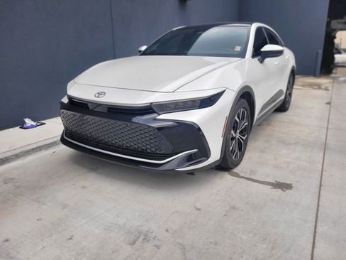 Used 2023 Toyota Crown Limited image 1