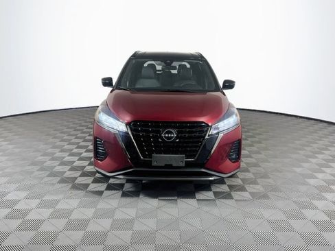 Used 2022 Nissan Kicks SR w/ Premium Package FWD image 3