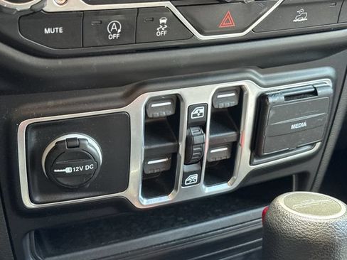 Used 2020 Jeep Gladiator Sport w/ Quick Order Package 24S AWD/4WD image 25