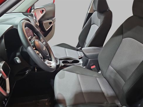 Used 2024 Kia Soul LX w/ Option Group 015 image 16