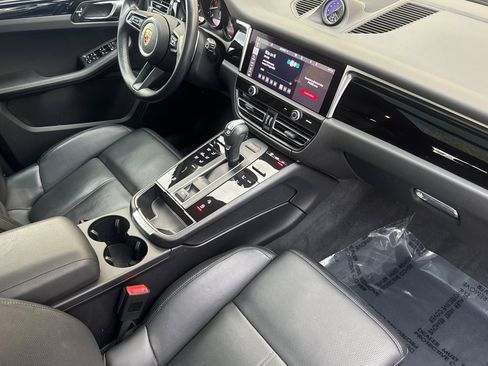 Used 2024 Porsche Macan image 16