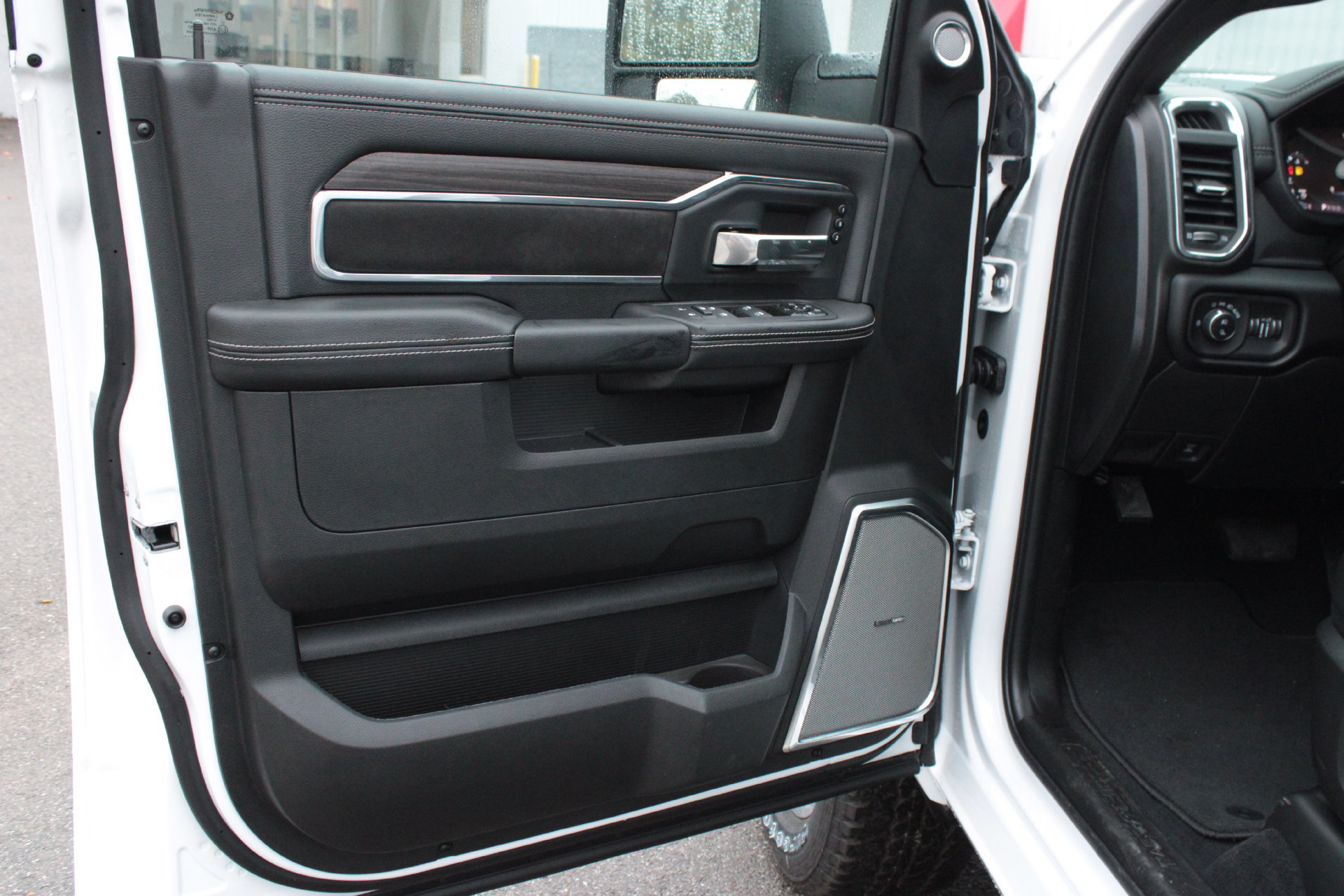 New 2027 RAM 3500 Laramie AWD/4WD image 12