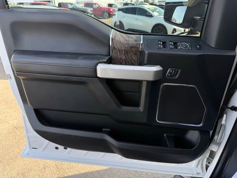 Used 2019 Ford F250 Lariat w/ Lariat Value Package image 19