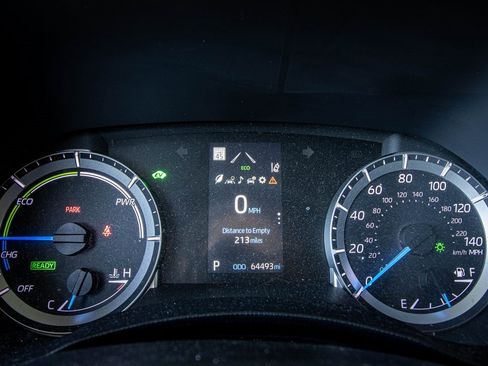 Used 2022 Toyota Highlander LE image 32