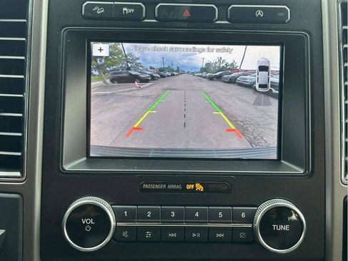 Used 2019 Ford Expedition Max XLT w/ Equipment Group 202A AWD/4WD image 28