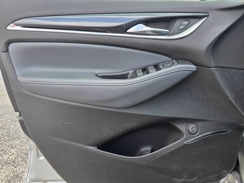 Used 2021 Buick Enclave Essence w/ LPO, Luxury Package FWD image 8