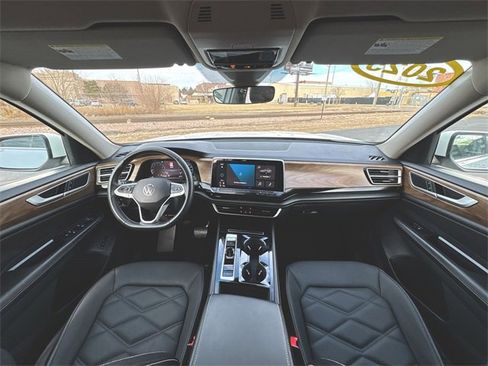 Used 2025 Volkswagen Atlas SE image 20