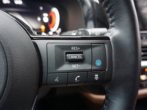 Used 2023 Nissan Pathfinder Platinum image 9