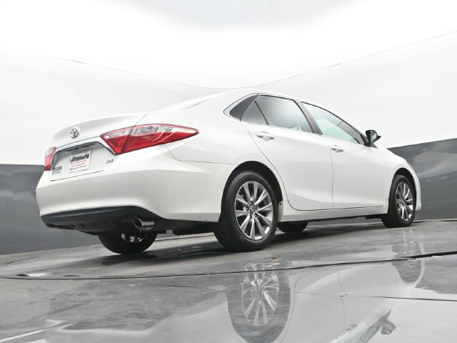 Used 2017 Toyota Camry XLE w/ Moonroof Package FWD image 26
