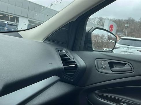 Used 2019 Ford Escape S image 18
