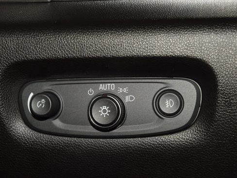 Used 2018 Chevrolet Traverse LT image 36