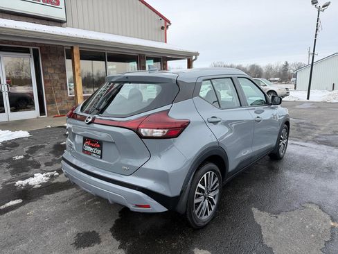 Used 2021 Nissan Kicks SV image 4