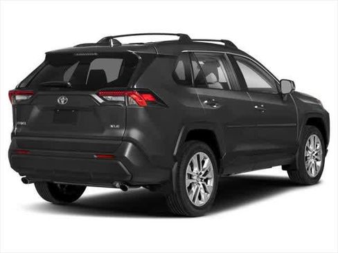 Used 2025 Toyota RAV4 XLE FWD image 3