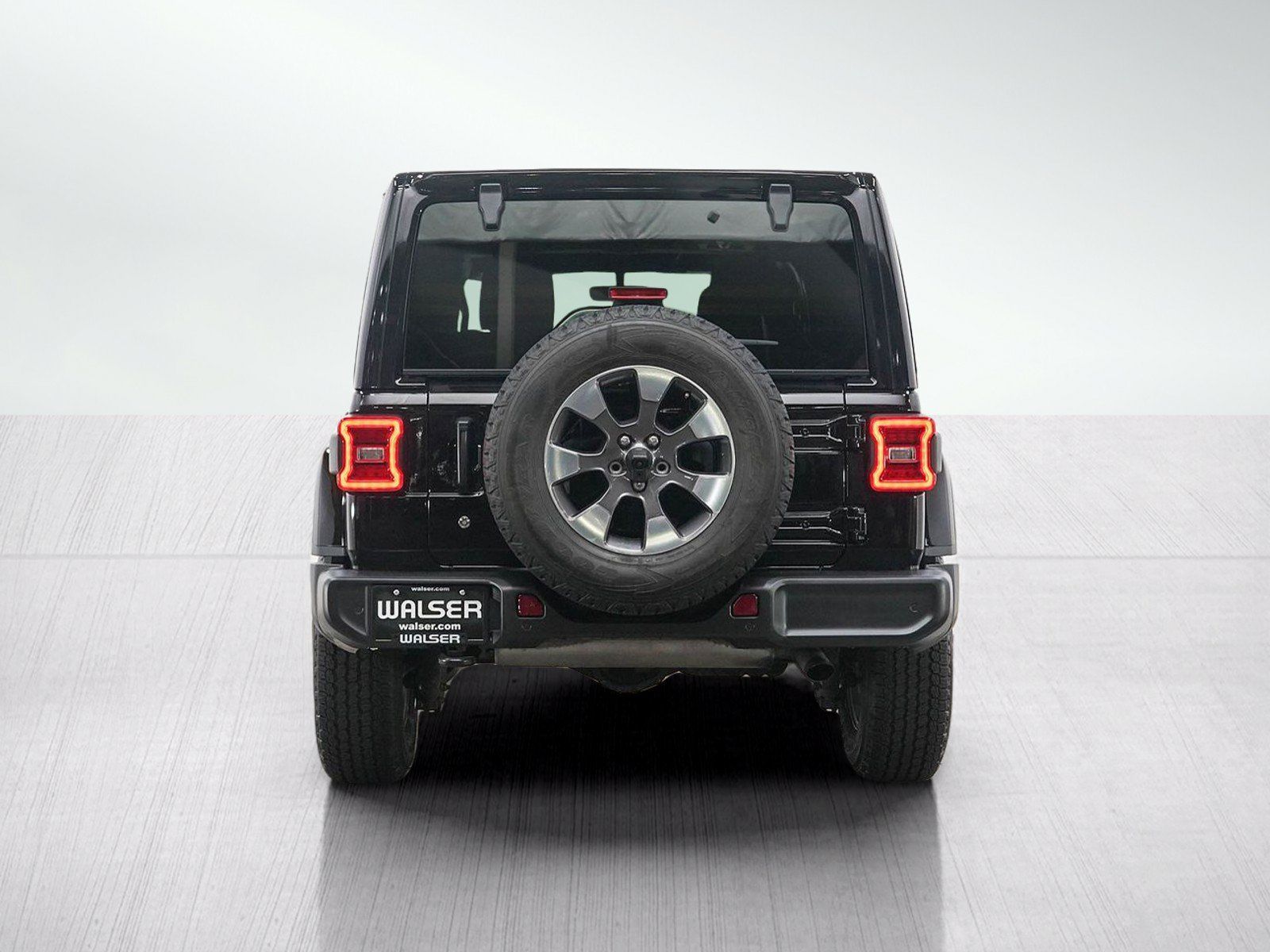 Used 2019 Jeep Wrangler Unlimited Sahara w/ Uconnect 4C Nav & Sound Group AWD/4WD image 4